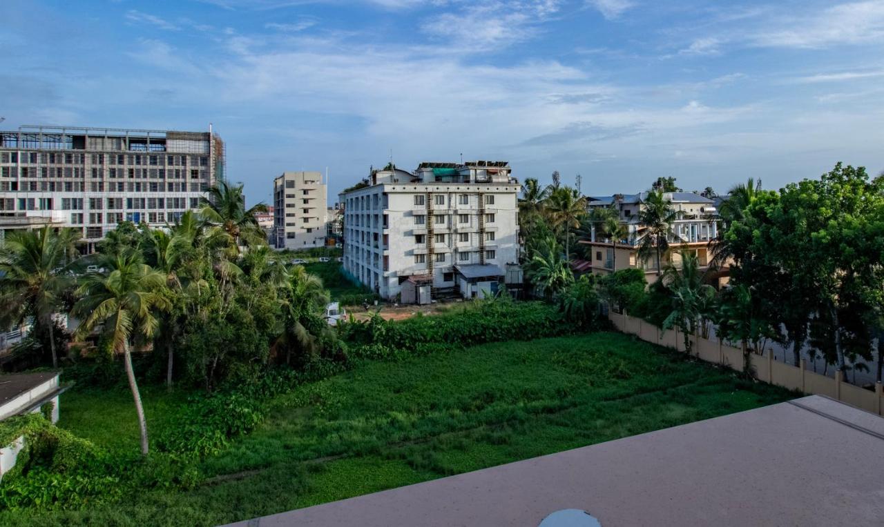 Treebo Amigos Residency Cochin Airport Hotel Kochi Dış mekan fotoğraf