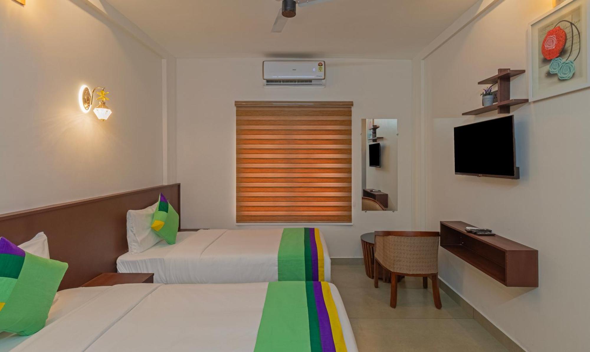 Treebo Amigos Residency Cochin Airport Hotel Kochi Dış mekan fotoğraf