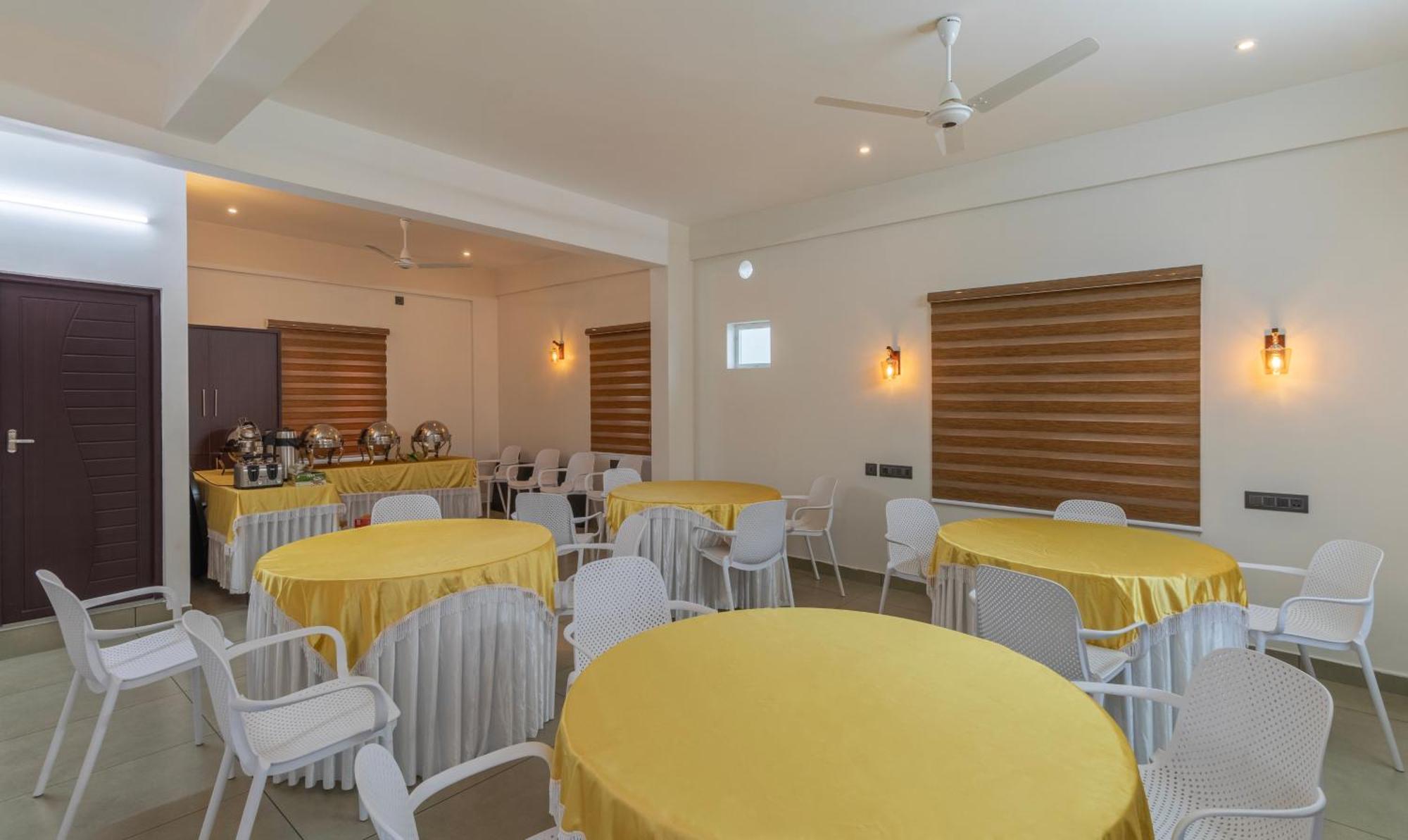 Treebo Amigos Residency Cochin Airport Hotel Kochi Dış mekan fotoğraf